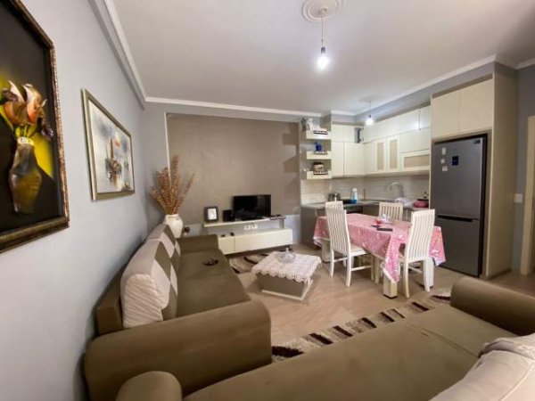 Tirane, jepet me qera apartament 2+1 Kati 2, 76 m² 450 Euro (4 Deshmoret)