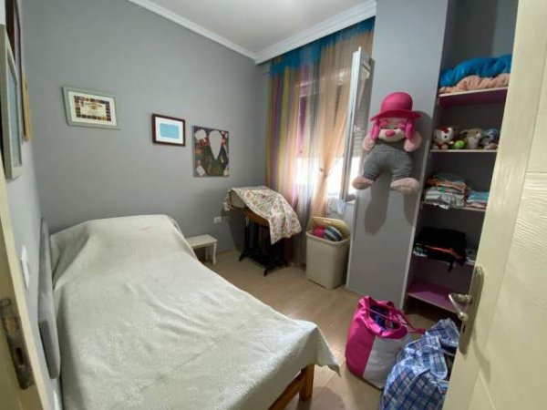 Tirane, jepet me qera apartament 2+1 Kati 2, 76 m² 450 Euro (4 Deshmoret)