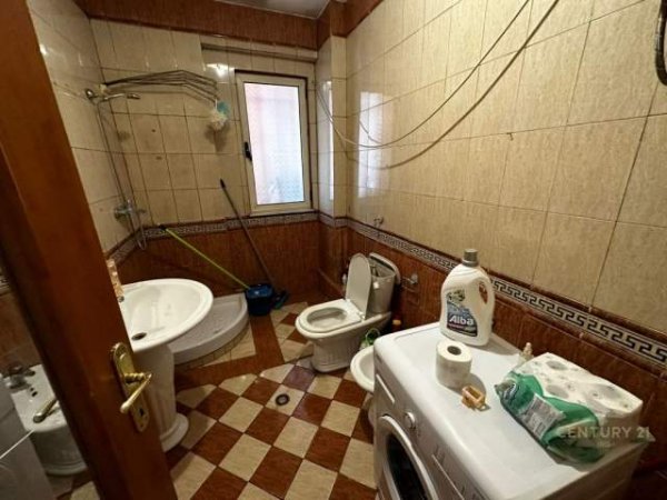 Tirane, jepet me qera apartament Kati 10, 100 m² 520 Euro (Komuna e Parisit Tirana, Albania)