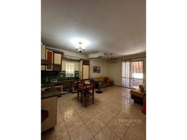 Tirane, jepet me qera apartament Kati 10, 100 m² 520 Euro (Komuna e Parisit Tirana, Albania)