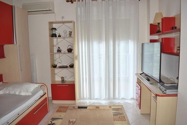 Tirane, jepet me qera apartament 2+1+BLK Kati 6, 135 m² 750 Euro (Qender)