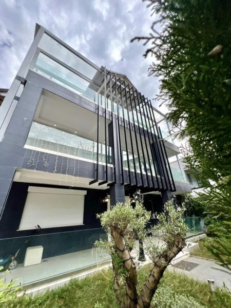 Tirane, shes apartament 340 m² 650.000 Euro (Ish Stacioni i Parafundit i Tirenes se Re)