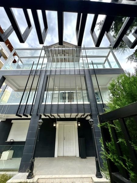 Tirane, shes apartament 340 m² 650.000 Euro (Ish Stacioni i Parafundit i Tirenes se Re)