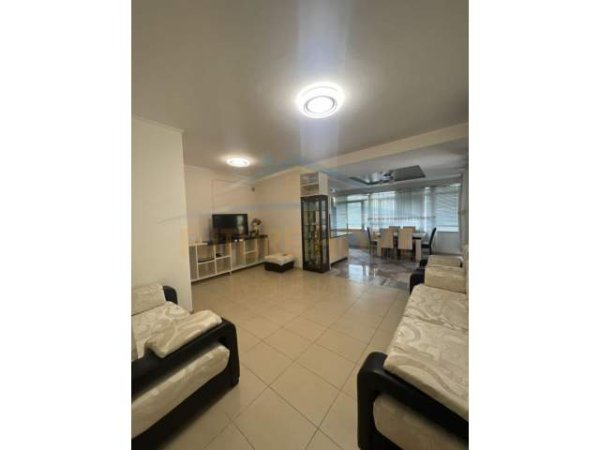 Tirane, jepet me qera apartament Kati 1, 160 m² 450 Euro (Unaze e Re)