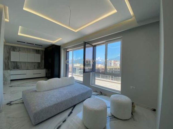 Tirane, jepet me qera Kati 11, 125 m² 1000 Euro tek kompleksi turdiu fusha e aviacionit
