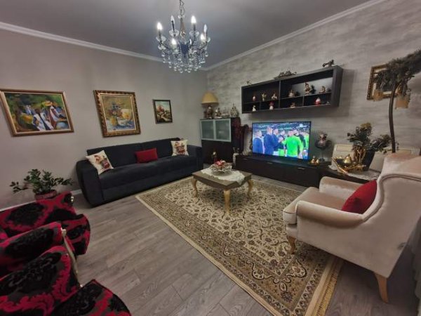 Tirane, jepet me qera apartament 2+1 Kati 10, 130 m² 1.200 Euro (“Rruga e Barrikadave”)
