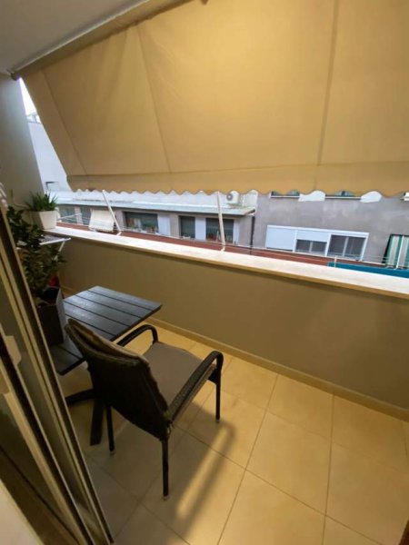 Tirane, jepet me qera apartament 2+1 Kati 10, 130 m² 1.200 Euro (“Rruga e Barrikadave”)