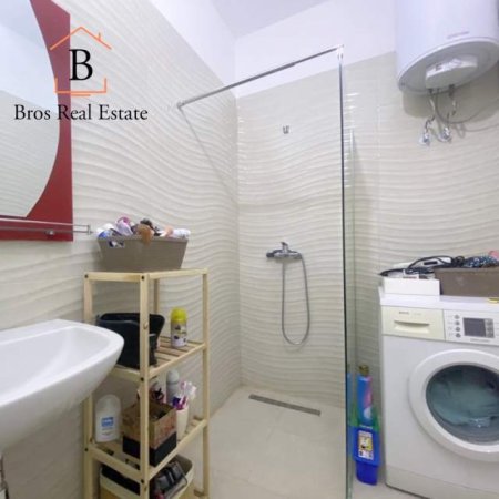 Tirane, jepet me qera 450 Euro
