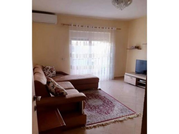 Tirane, jepet me qera apartament Kati 5, 71 m² 400 Euro (Prane Restorant Durrsit Tirana, Albania)