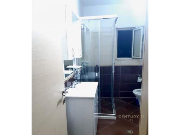 Tirane, jepet me qera apartament Kati 5, 71 m² 400 Euro (Prane Restorant Durrsit Tirana, Albania)
