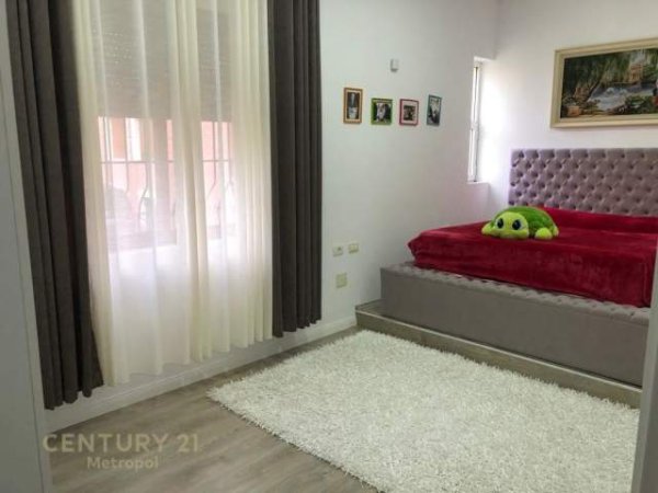 Tirane, jepet me qera apartament 2+1 Kati 1, 100 m² 500 Euro (Sauk i ri)