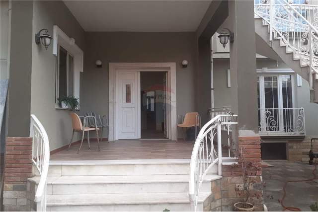 Tirane, jepet me qera ambjent biznesi Kati 1, 150 m² 800 Euro (Rruga Elbasanit)