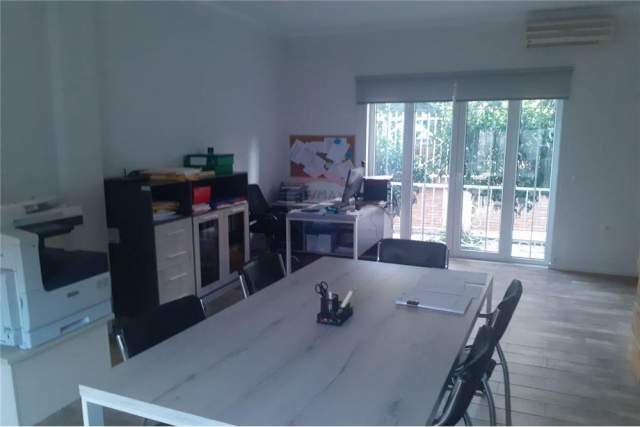 Tirane, jepet me qera zyre Kati 0, 150 m² 800 Euro (Rruga e Kavajes)