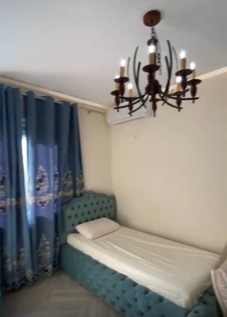 Jepet garsoniere e mobiluar tek Rruga Shefqet Ndroqi, 300 €uro