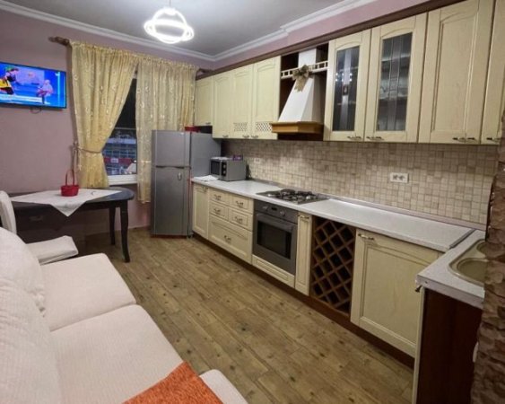 Tirane, jepet me qera apartament 2+1+Aneks+Ballkon Kati 3, 75 m² 550 € (zogu i zi)