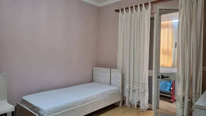 Tirane, jepet me qera apartament 2+1+Aneks+Ballkon Kati 3, 74 m² 550 € (rruga e durresit)