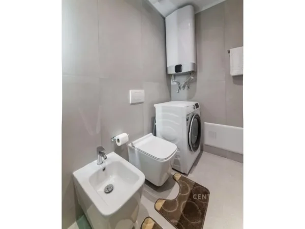 Tirane, jepet me qera apartament 1+1 Kati 3, 65 m² 600 € (Ambasada Amerikane)