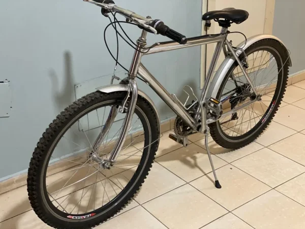 Tirane, shes biciklete Shitet Bicikletë (MTB) – Gjendje shumë e mirë! gri metalizato 160 €