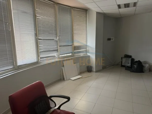 Tirane, jepet me qera zyre Kati 9, 241 m² 2.400 € (SELVIA)