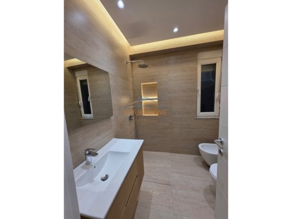 Tirane, shitet apartament 2+1+Ballkon Kati 8, 112 m² 320.000 € (ISH EKSPOZITA)