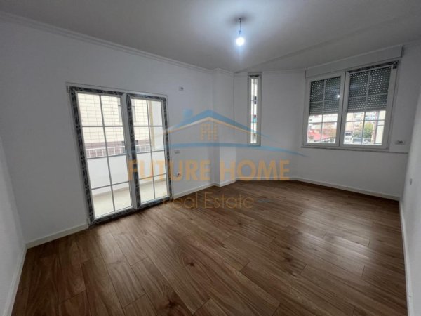 Tirane, shitet apartament 2+1+Ballkon Kati 4, 75 m² 255.000 € (RRUGA E BOGDANEVE)