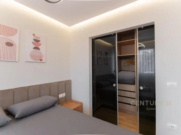 Tirane, jepet me qera apartament 1+1+Ballkon Kati 3, 65 m² 600 € (pas ambasades amerikane)