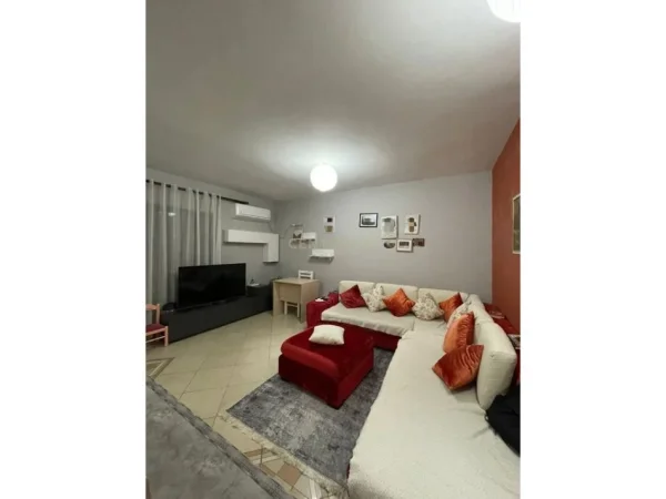 Tirane, jepet me qera apartament 2+1+Ballkon Kati 3, 106 m² 500 € (yzberisht)