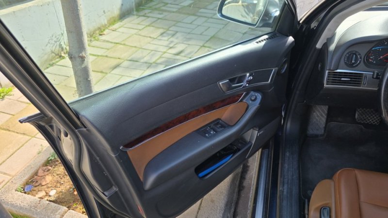 Tirane, shitet Audi A6 Quattro Nafte, blu e errët automatik Klima 176.000 km 3.000 €