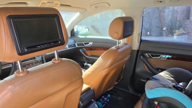 Tirane, shitet Audi A6 Quattro Nafte, blu e errët automatik Klima 176.000 km 3.000 €