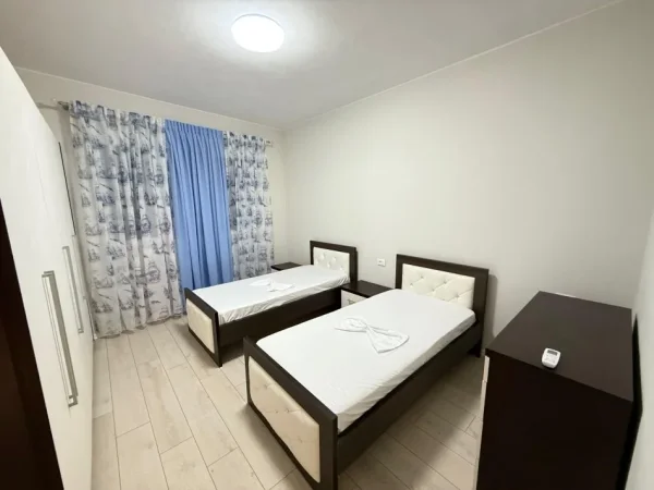 Tirane, jepet me qera apartament 2+1 Kati 6, 650 €
