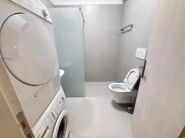 Tirane, jepet me qera apartament 2+1 Kati 6, 650 €