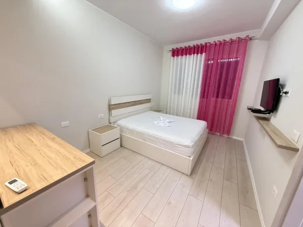 Tirane, jepet me qera apartament 2+1 Kati 6, 650 €
