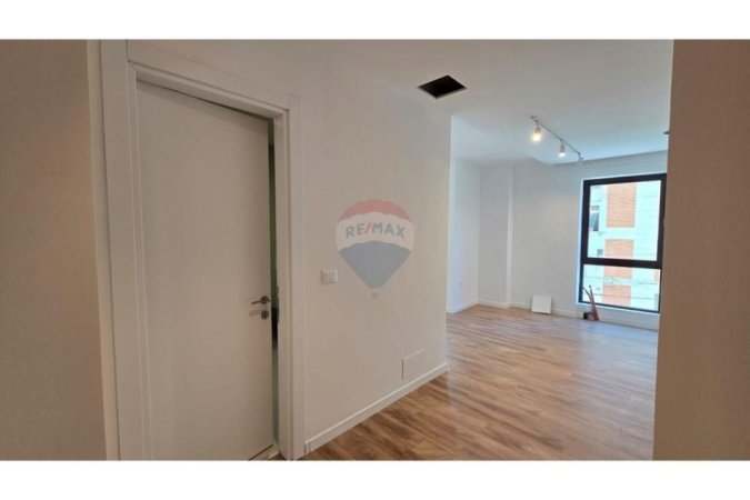 Tirane, jepet me qera zyre , 73 m² 600 € ("Besim Imami)