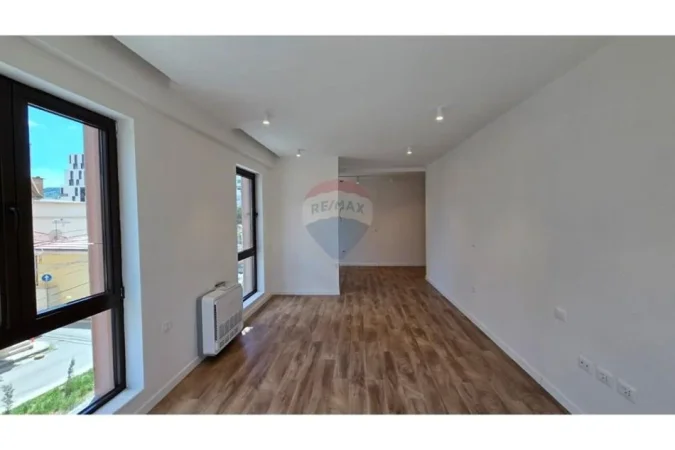 Tirane, jepet me qera zyre , 73 m² 600 € ("Besim Imami)