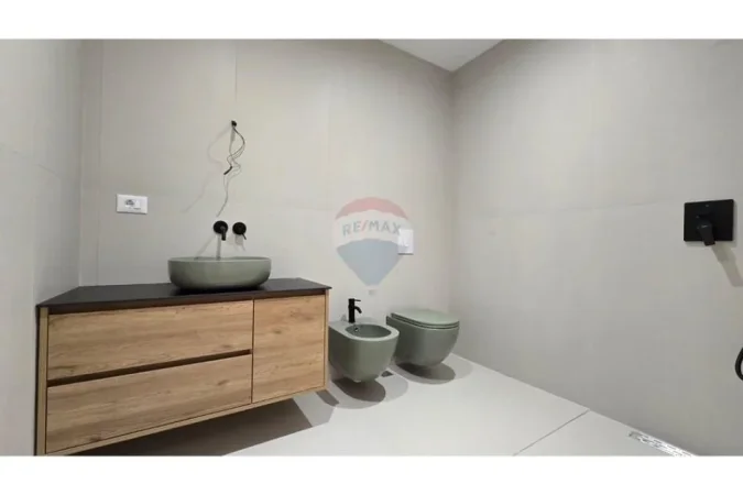 Tirane, jepet me qera zyre , 73 m² 600 € ("Besim Imami)