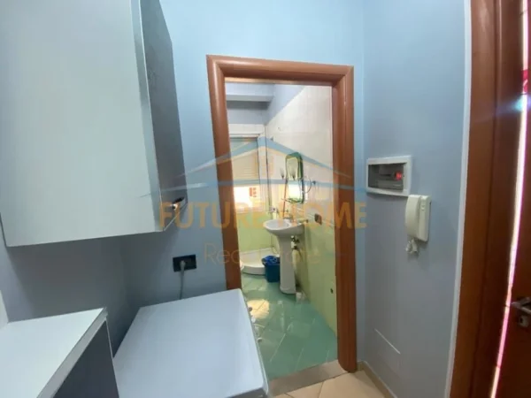 Tirane, jepet me qera 1+1 Kati 2, 350 € (KODRA E DIELLIT)