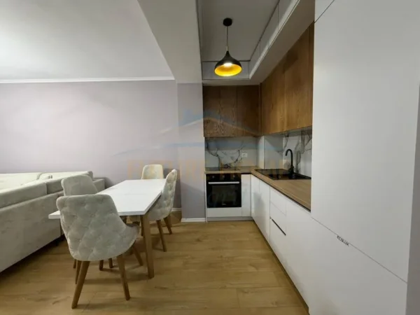 Tirane, jepet me qera apartament 2+1+Ballkon Kati 1, 94 m² 600 € (Rezidenca Kodra e Diellit 2)