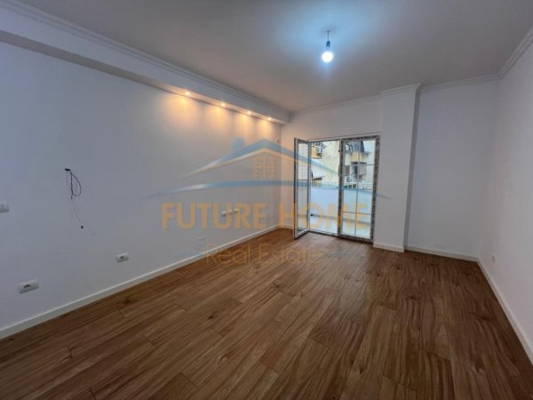 Tirane, shitet apartament 2+1 Kati 4, 150 m² 495.000 € 