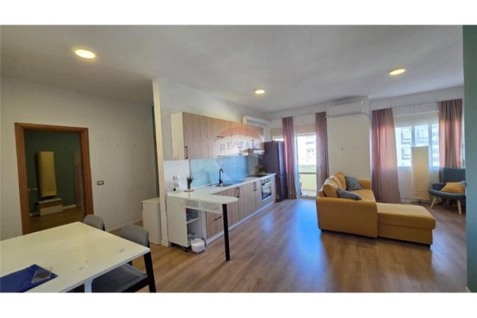 Vlore - Lungomare, shitet apartament 1+1 Kati 6, 71 m² 125.000 € 