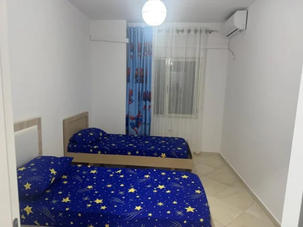 Tirane, jepet me qera apartament 2+1 Kati 1, 98 m² 600 € 