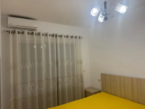 Tirane, jepet me qera apartament 2+1 Kati 1, 98 m² 600 € 