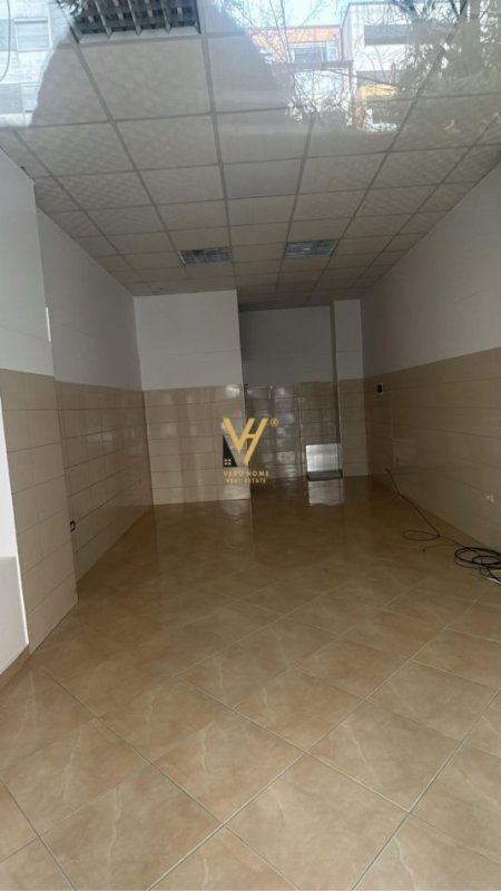 Tirane, jepet me qera dyqan Kati 0, 38 m² 300 € (ASTIR)