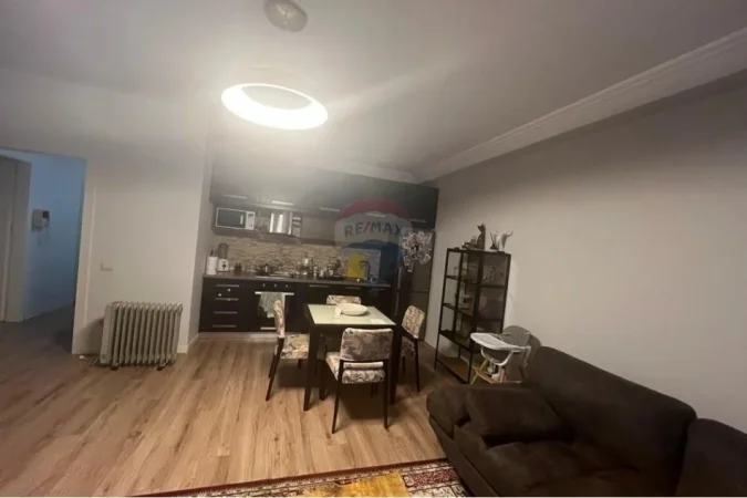 Tirane, jepet me qera apartament 2+1+Ballkon Kati 2, 100 m² 800 € (komune e Parisit)