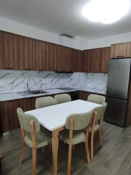 Tirane, jap me qera apartament 2+1 , 450 € 