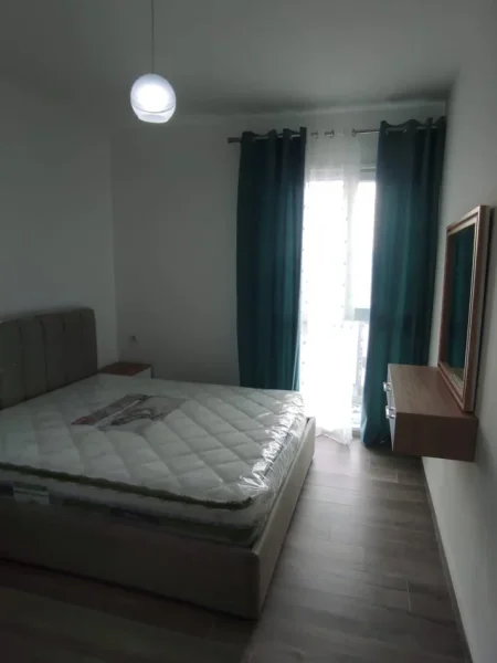 Tirane, jap me qera apartament 2+1 , 450 € 