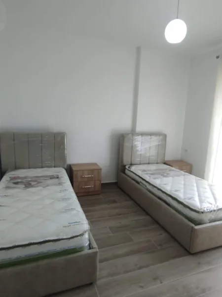 Tirane, jap me qera apartament 2+1 , 450 € 