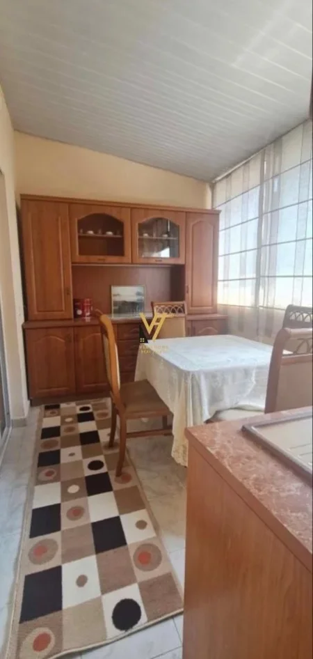 Tirane, jepet me qera apartament 3+1+Ballkon Kati 2, 100 m² 500 € (RRUGA DRITAN HOXHA)