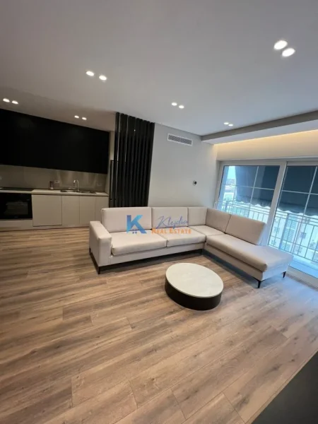 Tirane, jap me qera apartament 2+1+Ballkon Kati 7, 84 m² 700 € (Ish Fusha e Aviacionit)