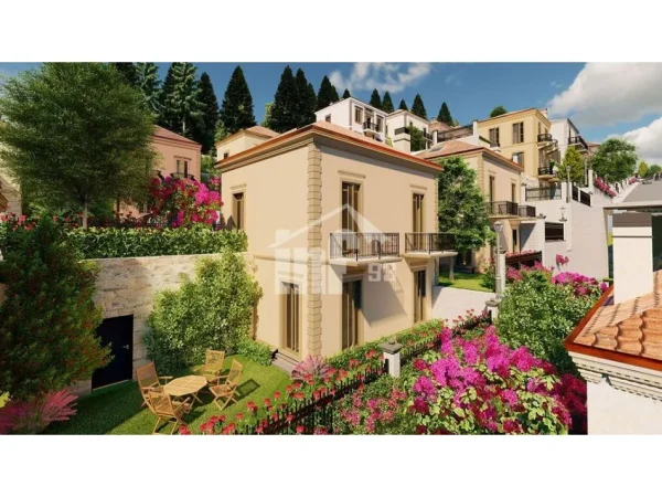 Korce, shitet apartament Dublex , 121 m² 260.000 € (KOMPLEKSI TURISTIK “BELVEDERE KORÇA”)