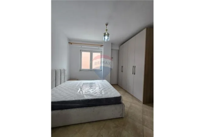 Tirane, jepet me qera apartament 2+1+Ballkon Kati 4, 105 m² 600 € (Jordan Misja)